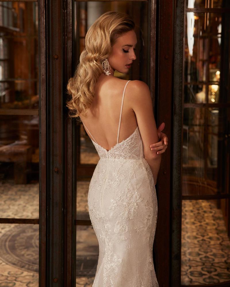 La22231 fitted backless wedding dress with lace and spaghetti straps4